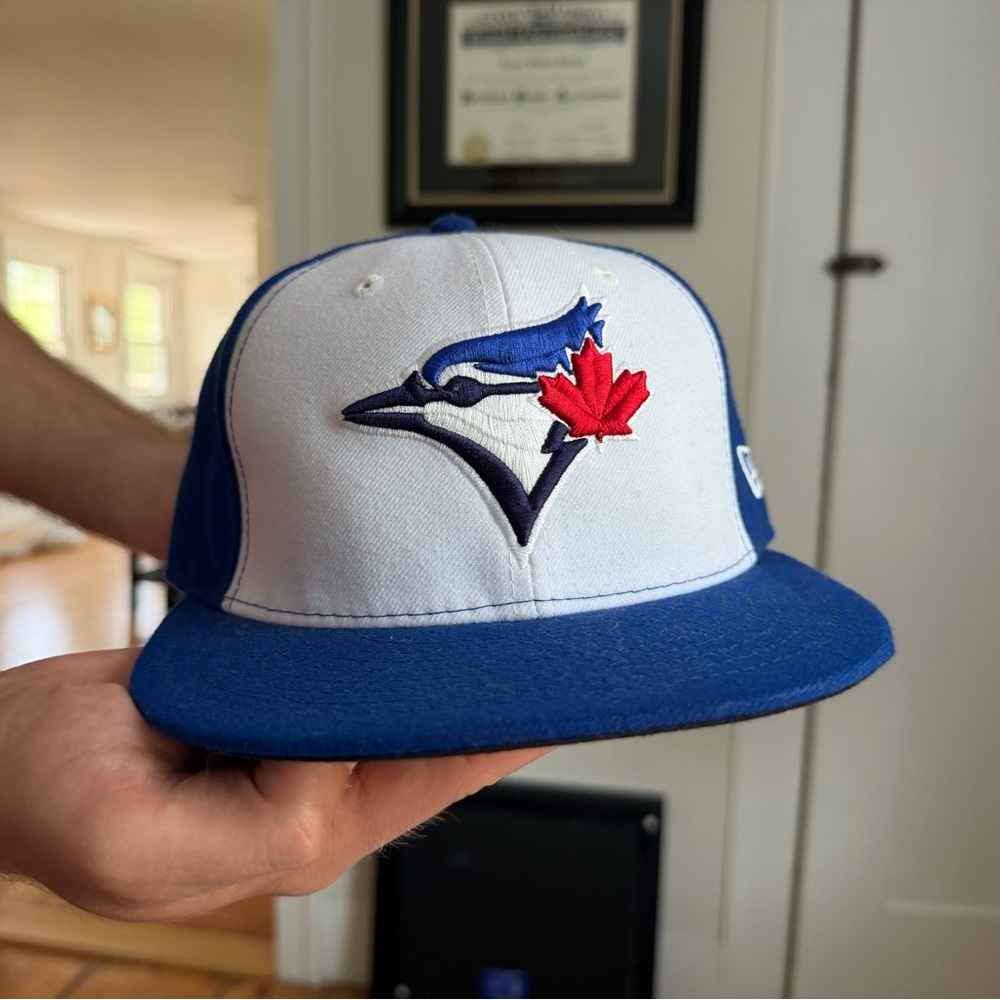 Toronto Blue Jays New Era Fitted Cap Hat (7 1/8) - Picture 6 of 6
